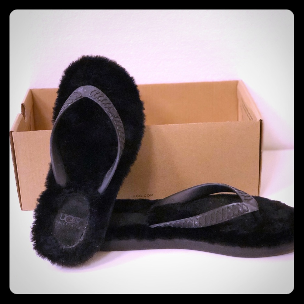 UGG Fluffie flip flop sandal size 5 black